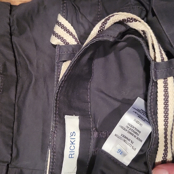 Ricki's capris - Picture 3 of 3